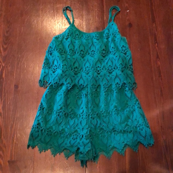 Cute green romper! - Picture 2 of 3